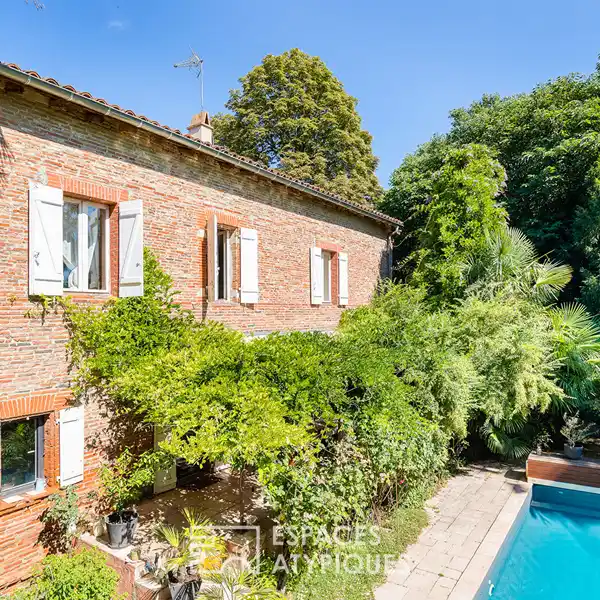 FORMER 18TH-CENTURY FARMHOUSE FULLY RENOVATED