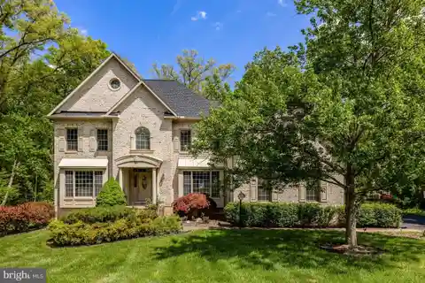 Stately Colonial in Private Cul-de-sac