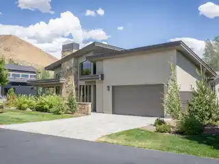 Open-Plan Single-Level Sanctuary