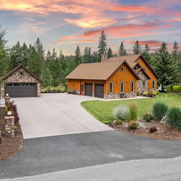 GORGEOUS CUSTOM GOLF COURSE HOME