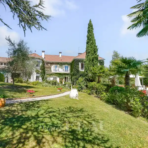 PEACEFUL VILLAGE RETREAT WITH TIMELESS CHARM