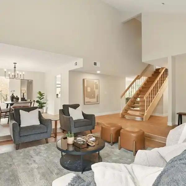 ENTERTAINER’S DREAM WITH EXPANSIVE BACKYARD