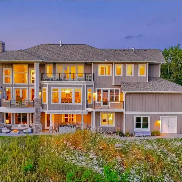 EXTRAORDINARY ESTATE OVERLOOKING THE BREATHTAKING ST. CROIX RIVER