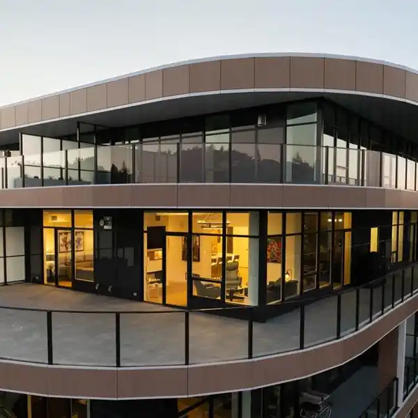 SOPHISTICATED SUB-PENTHOUSE