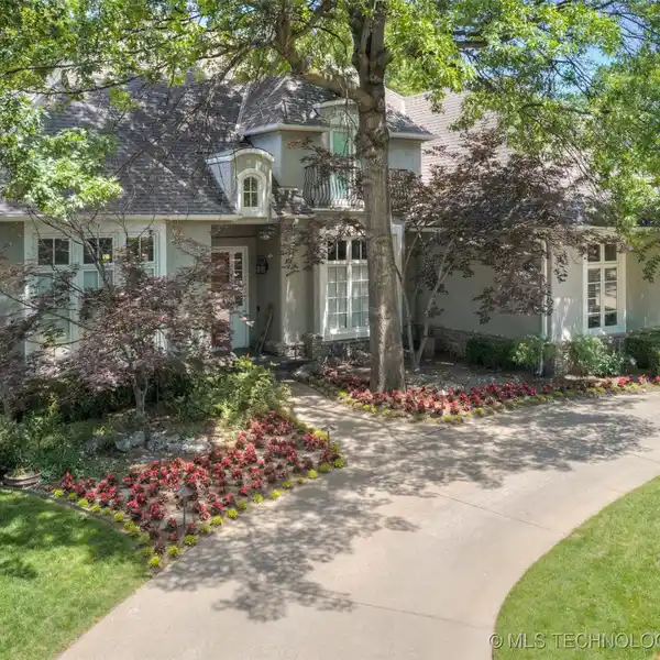 ULTIMATE ENTERTAINER’S HOME WITH THEATER ROOM