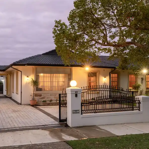 METICULOUSLY UPDATED RESIDENCE