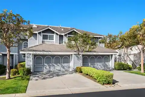 Upper Floor End Unit Condo in Beacon Hill