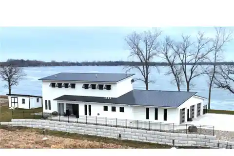 Custom Luxury Lake Home on Beautiful Diamond Lake