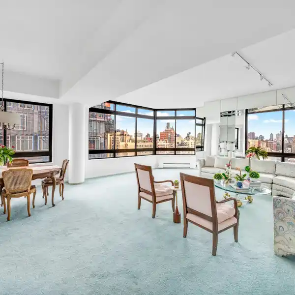 SPACIOUS HIGH-FLOOR CORNER HOME