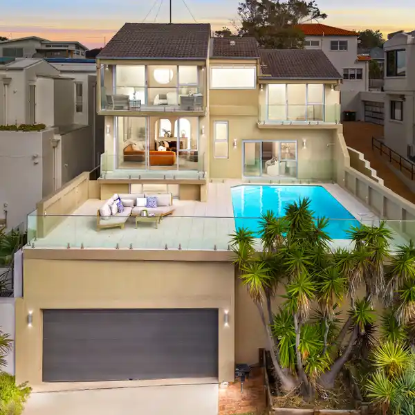 ELEVATED HOME IN PRIZED POSITION