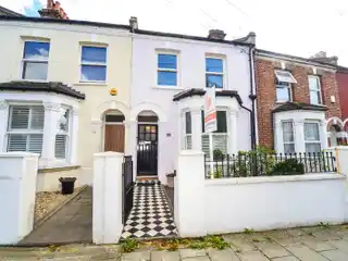 Delightful Mid-Terraced Victorian Home