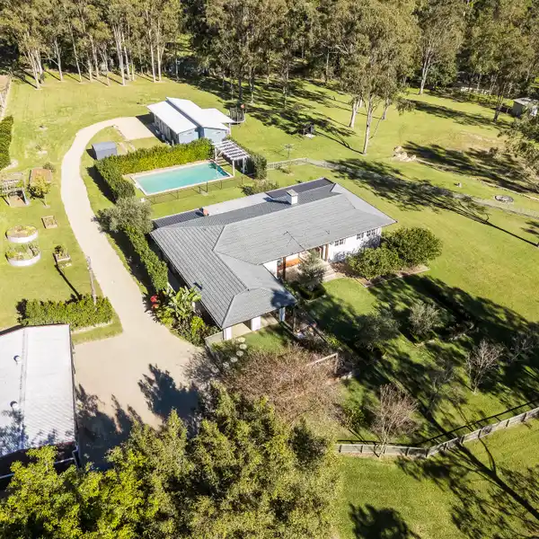IMPRESSIVE FIVE-ACRE PROPERTY