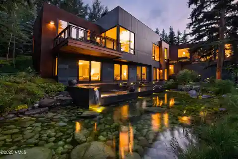 Captivating Contemporary Mountain Home