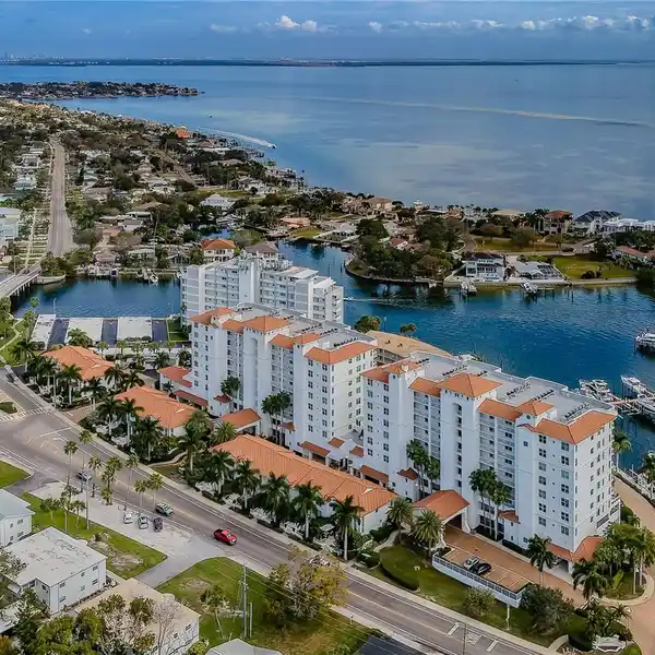 CORNER END UNIT IN A FABULOUS WATERFRONT COMMUNITY