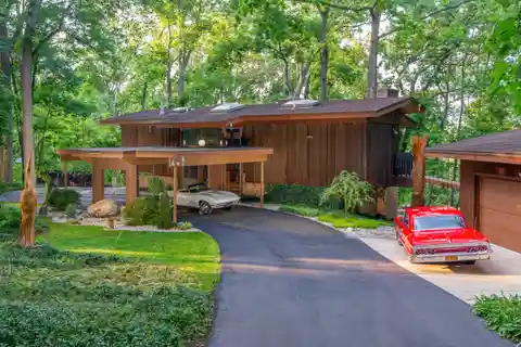 Striking Mid-century Modern Home