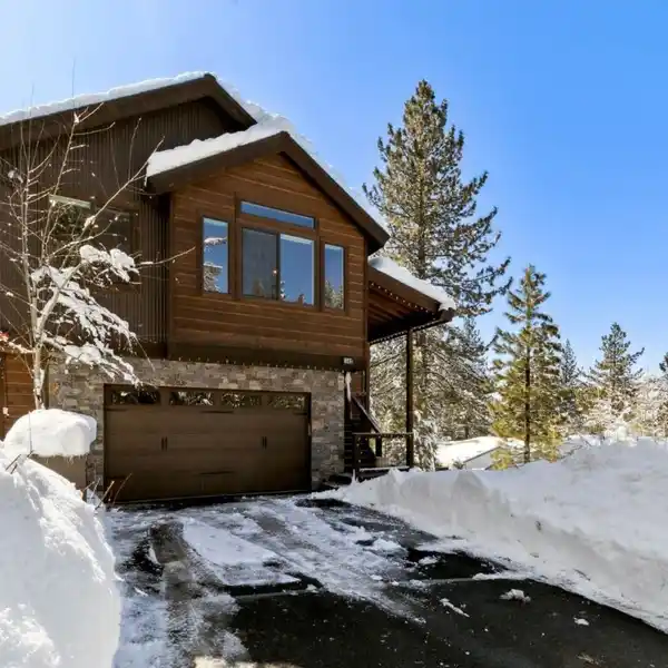 MODERN MOUNTAIN LUXURY IN TAHOE PARADISE