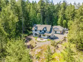 Charming San Juan Cottage on Private Wooded Acres