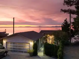 West Coast Contemporary on Cordova Bay