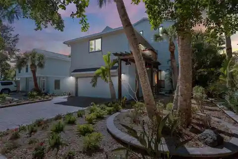 Siesta Key Paradise Steps from the Beach
