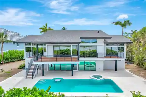 Frank Lloyd Wright–inspired Masterpiece