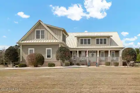 Meticulously Maintained Six-bedroom Home