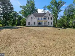 Modern Classic in Premier Location