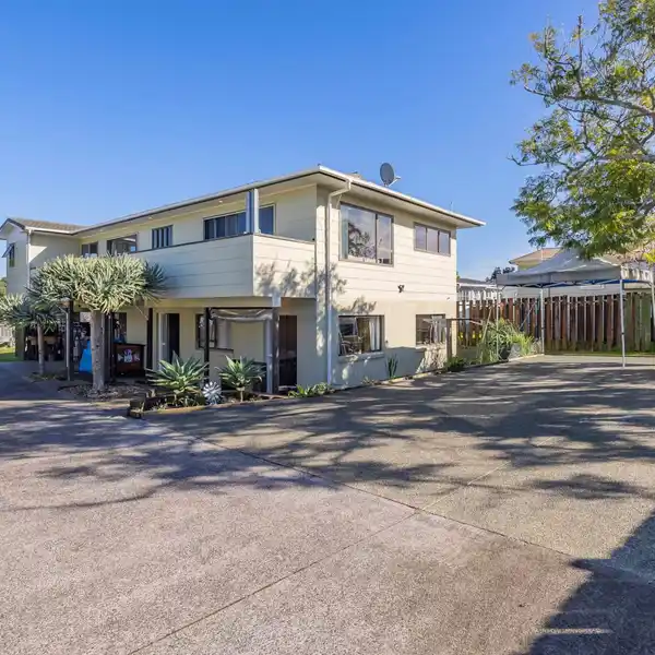 EXCEPTIONAL TWO-STOREY FAMILY HOME