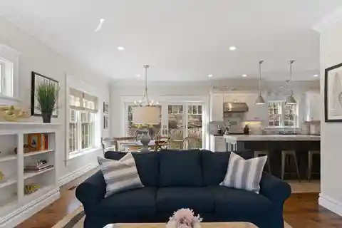Coastal Sophistication on the Vineyard