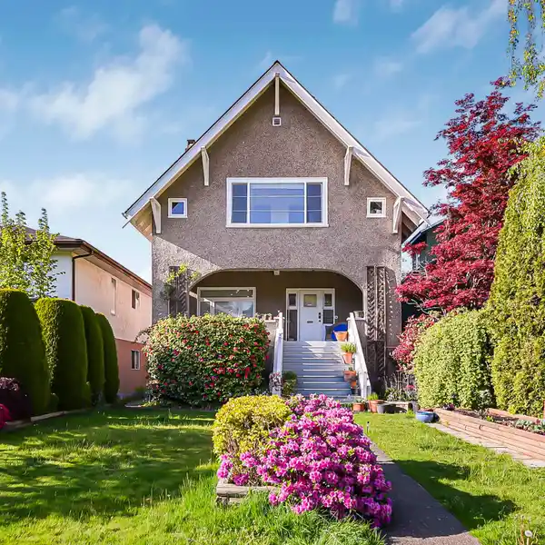 STUNNING HOME IN ONE OF VANCOUVER’S MOST VIBRANT NEIGHBOURHOODS