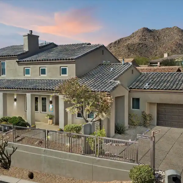 PRIVATE FULLY UPDATED SCOTTSDALE MOUNTAIN HOME