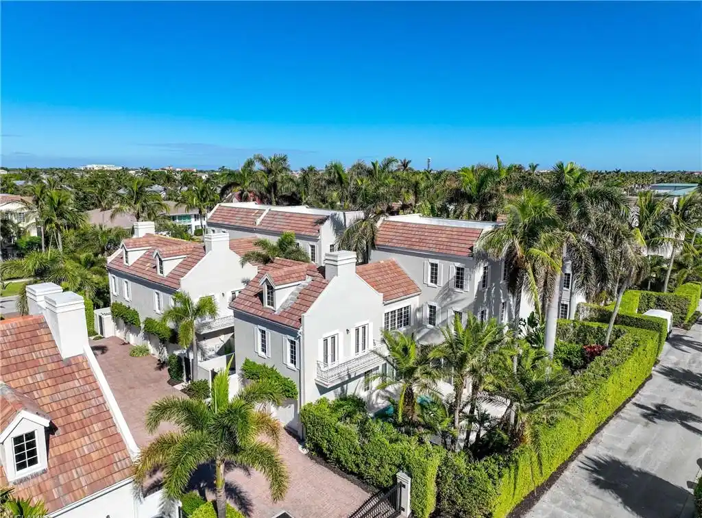 Exquisite Villa in Exclusive Chatham Place