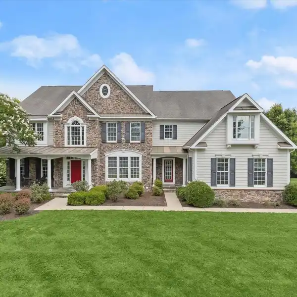 GORGEOUS CUSTOM HOME IN SCOTT FARM
