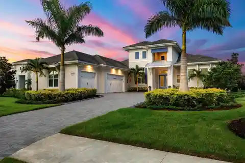 Lakefront Luxury Estate with Private Casita Retreat