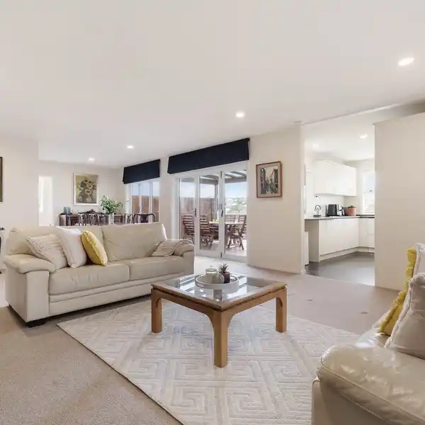 SEASIDE LIFESTYLE IN THE HEART OF MAIRANGI BAY