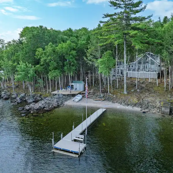EXQUISITELY RENOVATED SEBAGO LAKE RETREAT