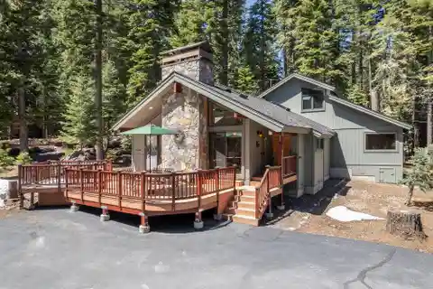 Elegant and Rustic Lake Tahoe Retreat