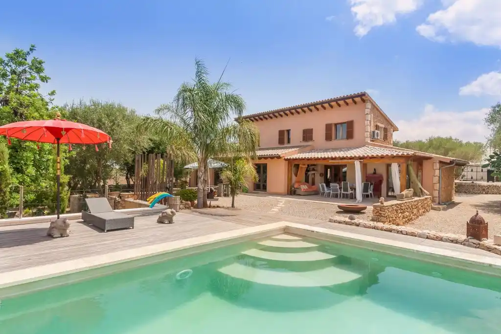 Beautiful Rustic Finca with Pool and Guest House