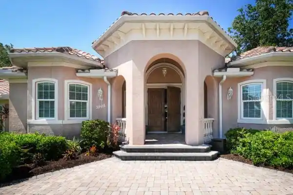 Impressive Custom Home in Desirable Ravenwood