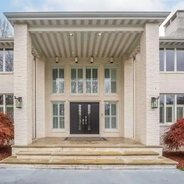 GOREGOUS HOME IN A PREMIER NEIGHBORHOOD