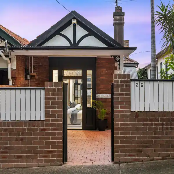 CLASSIC DOUBLE-BRICK HOME IN PRIME MOSMAN POCKET