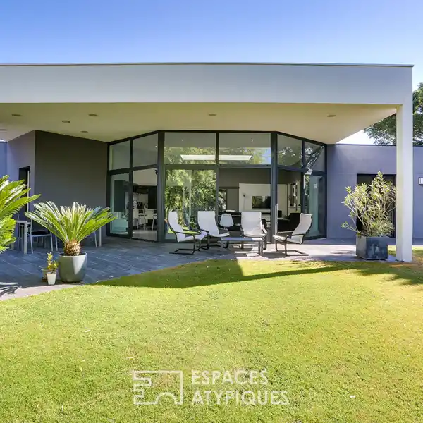 STUNNING VILLA CLOSE TO THE OCEAN