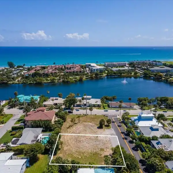 OVERSIZED LOT IN A PREMIER LOCATION