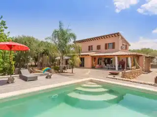 Beautiful Rustic Finca with Pool and Guest House