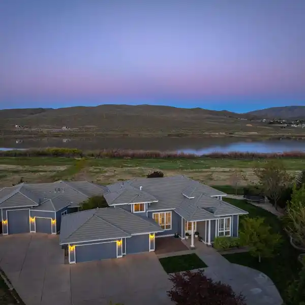 PRIVATE RETREAT IN EXCLUSIVE OLD WASHOE ESTATES