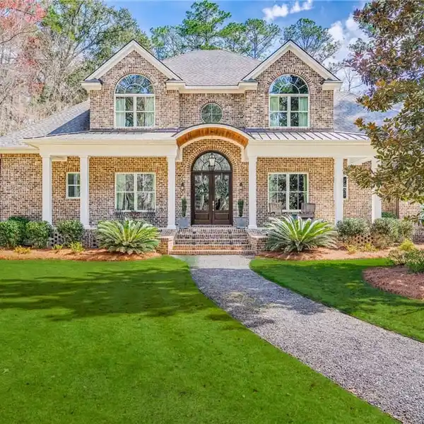 TIMELESS ELEGANCE WITH AN ABUNDANCE OF SPACE