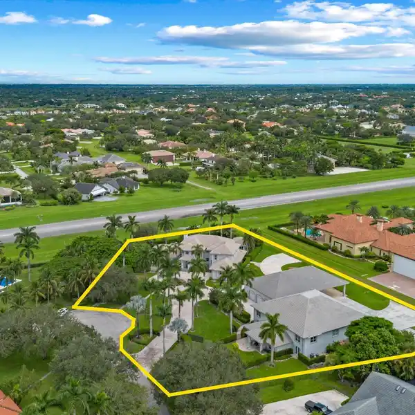 AVIATION ESTATE WITH LUXE LIVING AND RUNWAY ACCESS