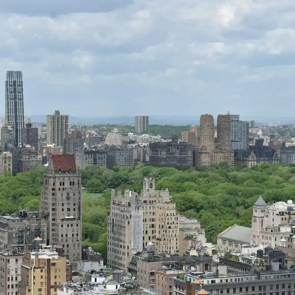 QUINTESSENTIAL FOUR BEDROOM RENTAL WITH PARK VIEWS