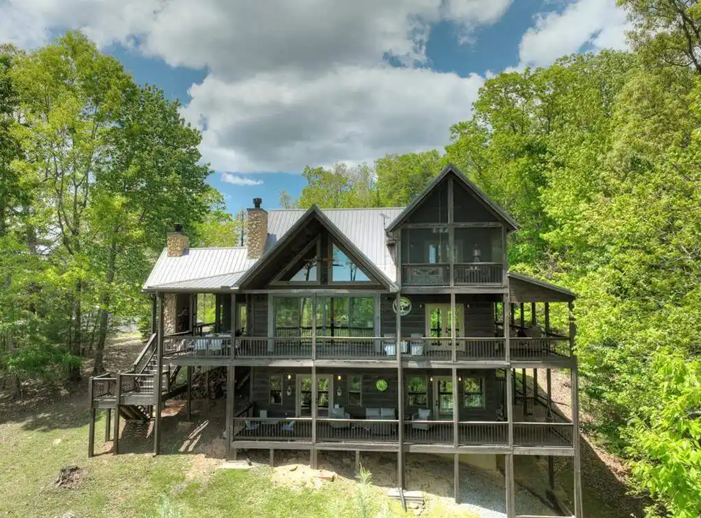 Mountain Escape with Breathtaking Views