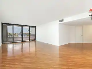 Beautiful Unit in the Flagler Yacht Club Building