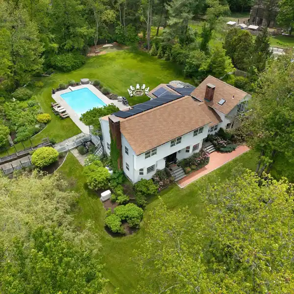 WISTERIA GREENS COLONIAL WITH RESORT-STYLE BACKYARD